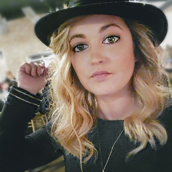 Meet your Posher, Elizabeth - Picture 3 of 3